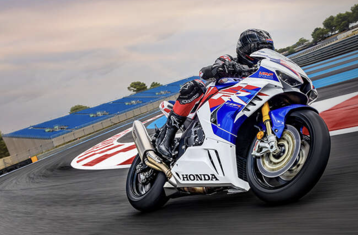 Track and... Top 10 BEST Sportbikes of 2023 [1000cc +] Visordown